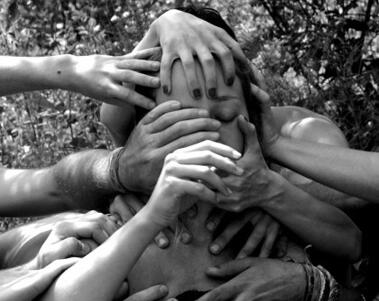 feelings and human beings, pieds et poings liés